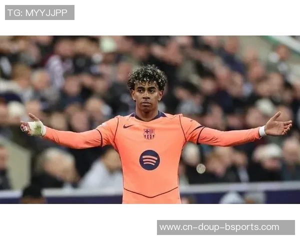 每体：亚马尔恢复合练，估计他和拉菲尼亚、卡萨多能出战毕包